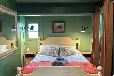 Image de Upscale Downtown Livingston Suite a stone’s throw from the Yellowstone