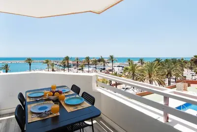 Image de Palm true towers Fuengirola Marina Beach Apartment