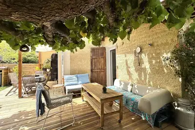 Image de Appartement 4 personnes avec animaux acceptés, à 5 minutes de la plage de l’Almanarre –. . .