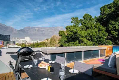 Image de Experience Vibrant Living at De Waterkant Views