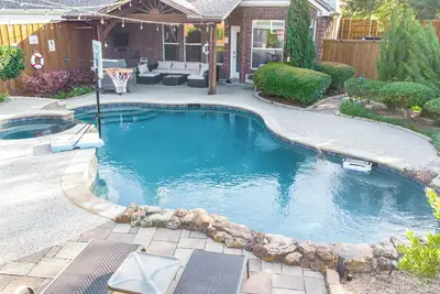 Image de Heated Spa & Pool & Billard & Piano -King Beds in center Frisco 4 beds & 3 baths
