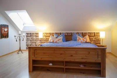 Image de Appartement 'Am Schloss Lauenstein Dachgeschoss' avec terrasse privée et Wi-Fi