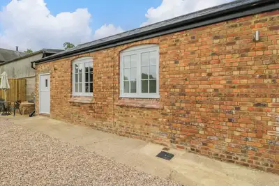 Sunset Cottage, pet friendly, with a garden in Tiffield