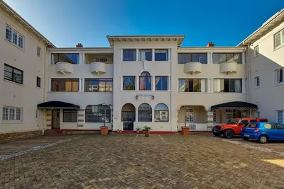 Image de Sea Point Sanctuary a stone throw away from international beaches