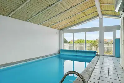 Image de Pool house close to the coast