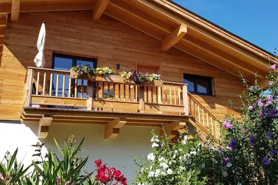 Image de Gemütliche Ferienwohnung im Modernen Alpenstil mit Blick auf Kaisergebirge