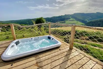 Image de Yourte avec Spa en pleine nature!