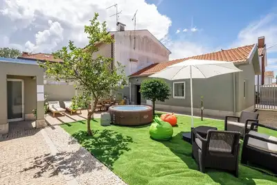 Image de Terrace Delight House w/ Jacuzzi by HostWise