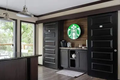 Image de Cozy Cottage for 6 w/ Hot tub + Pickleball