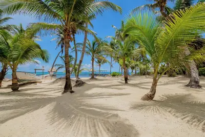 Image de Cozy 2br Beach Condo w/ Pool - Family Friendly 2a
