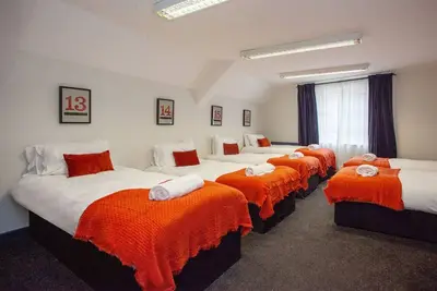 Image de higgihaus 107 Sleeps up to 22 Hens Stags