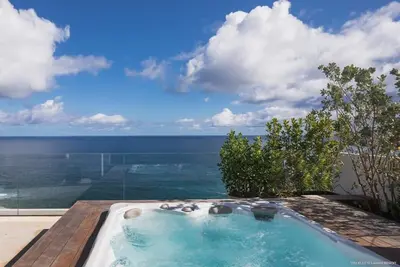 Image de Charming Vibrant Villa with Breathtaking Views
