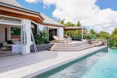 Image de Villa with Classic Island-Inspired Architecture