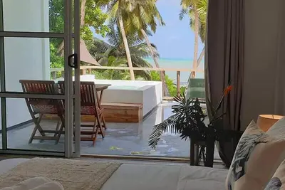 Image de Stunning Room With Refreshing Pool And Beach View