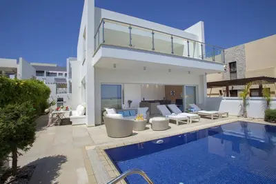 Image de Goodness Villa offers Magnificent Coastal Views