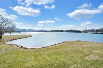 Image de Happy Daze! Lakefront condo on Sml Lake
