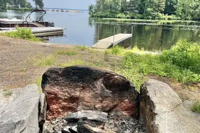 Image de Waterfront Newer Home With A Dock. 4 Bedroom 2 Bath.