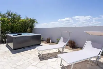 Image de [Seaside House] Villa Exclusive avec Jacuzzi - Ostuni - à 200 mètres de la mer