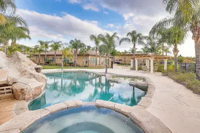 Image de 10 Mi to Dtwn: Riverside Triplex w/ Pool