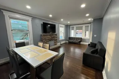 Image de Large family home - Near Nyc!