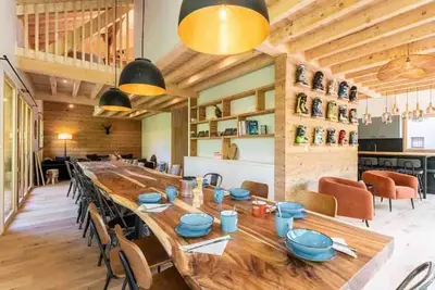 Image de Chalet, à 360m des pistes de ski, 2ème étage, terrasse, télévision, casier à ski, 320m², Valmorel