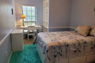 Image de Cute and Cozy Condo. Home away from home.