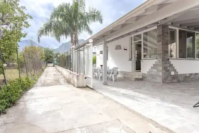 Image de Cozy detached cottage with outdoor spaces. Ideal for families.