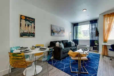 Image de Modern & Bright Walkable Alberta Condo, Fast WiFi