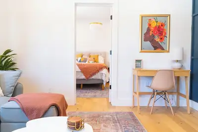 Image de Charming Bungalow • 6 minutes from Downtown & Astros Stadium!