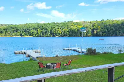 Image de Spacious Berkshire Lake House, Waterfront with Private Dock, Deck and Fire Pit.