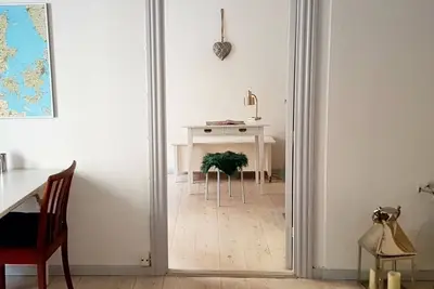 Image de Authentic central Copenhagen Sleeps 4+4 Cozy shops, cafes, antiques, parks, Tivoli. .