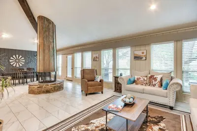 Image de Remote Texas Retreat: Hot Tub, Deck, Grill!