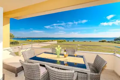 Image de On the beach | for 4-6 persons | fully equipped with a sea view