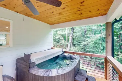 Image de Peaceful and private getaway surrounded by serene natural beauty