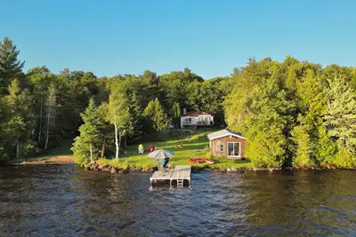 Image de Sunset Bliss Cottage with Lake