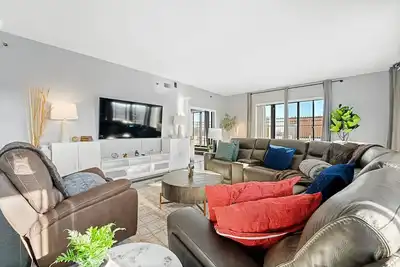 Image de Luxury Massive Penthouse in Watertown