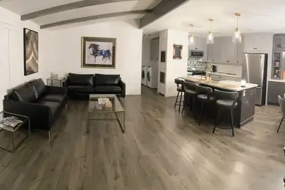 Image de Welcome to Your Chandler Oasis Elegant 3br Family Haven