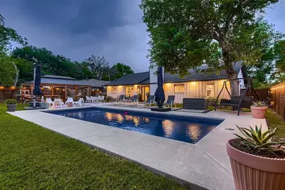 Image de Incredibly Stylish Home wt Pool and awesome outdoor Hangout Space!