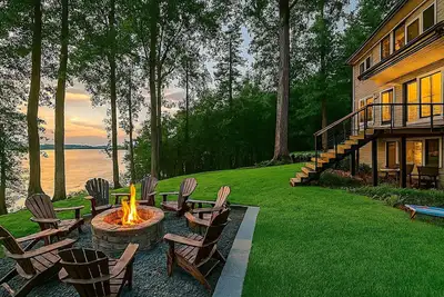 Image de 5br Luxe Lakefront: KingBR|Spa|Kayaks|Pickleball