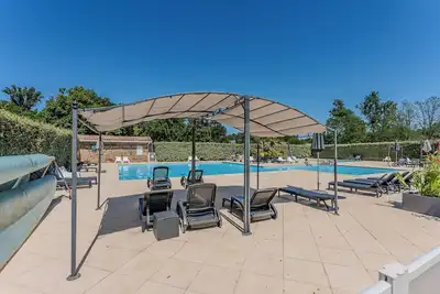 Image de Villa De Rêve Dans Un Parc Magique