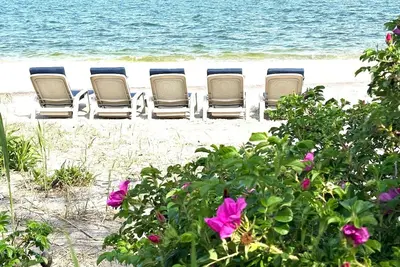 Image de Beach cottage, private road, private beach, private mooring, private parking.