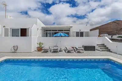 Image de Maison de Vacances 'Casita Canaria' avec Vue sur la Mer, Piscine Privée et Wi-Fi