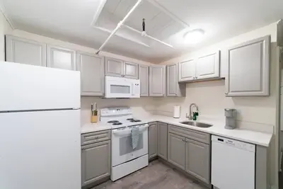 Renovated 1-bedroom apartment in Downtown Falmouth Located Right on Main Street