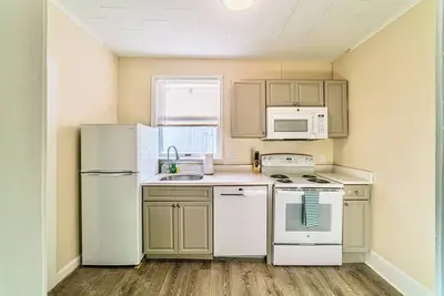 Spacious Renovated One Bedroom Apartment Located in Downtown Falmouth
