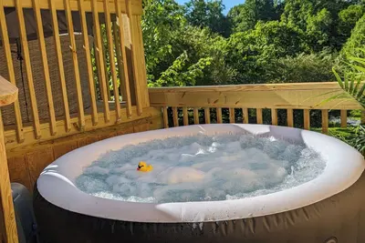Image de Barn Sanctuary w Private Hot Tub and Pond View