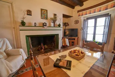 Image de Maison de campagne \"El Tragaluz I\" avec vue sur les montagnes, terrasse partagée et Wi-Fi