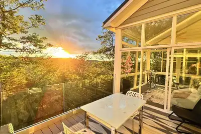 Image de Luxury 7-bdr Mountain Top Home w/HotTub & GameRoom & Fireplace- Few Steps to Ski