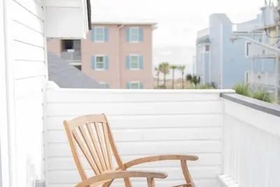 Image de 1 Bedroom Unit half block to beach