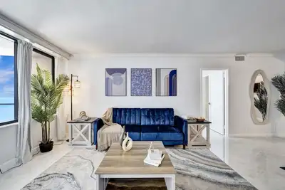 Image de Cozy 2 Bdr Condo with beach service 1108