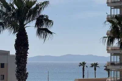 Image de T2 CLIMATISÉ 2 Apercus Mer Centre-Ville Du Lavandou